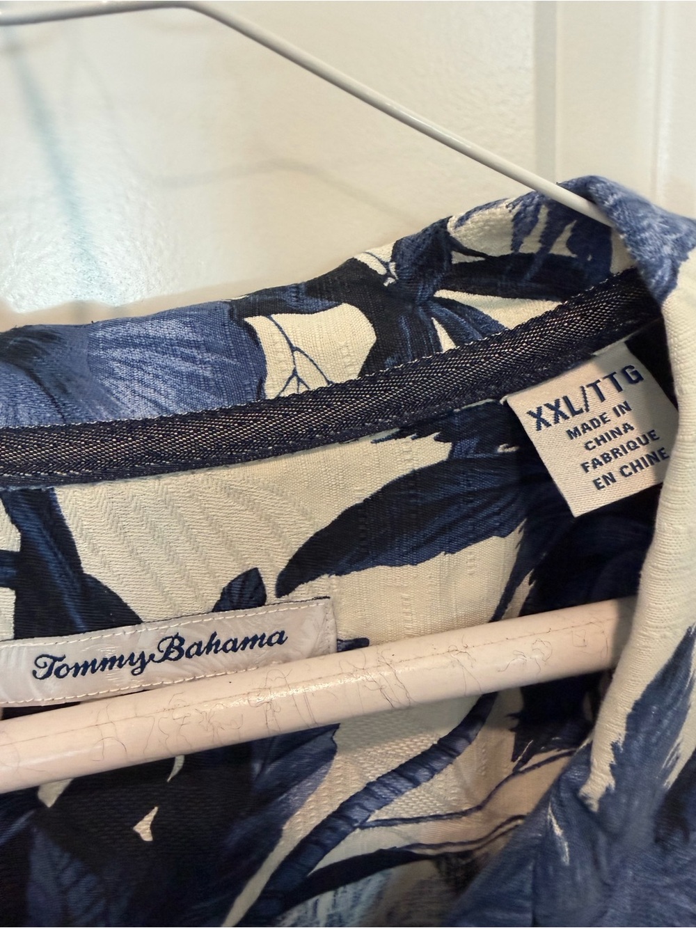New York Yankee Tommy Bahama Hawaiian Shirt - Picture 5 of 5